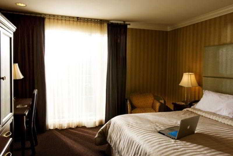 فندق بورنبيفي  أجنحة فندقية ومركز مؤتمرات إكزكيوتف بورنابي المظهر الخارجي الصورة
